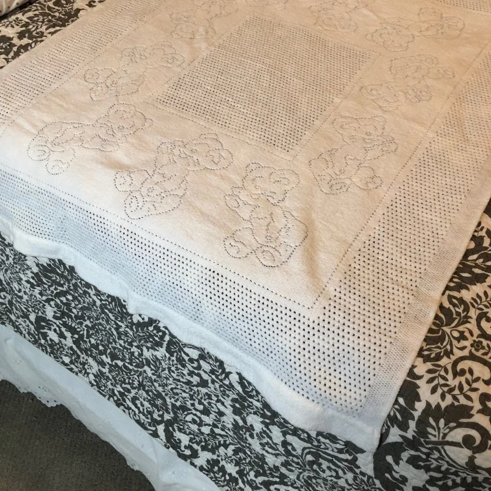 Four vintage 1980s baby blankets